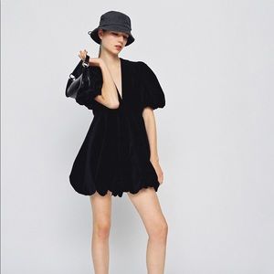 Black Velcrt Zara dress